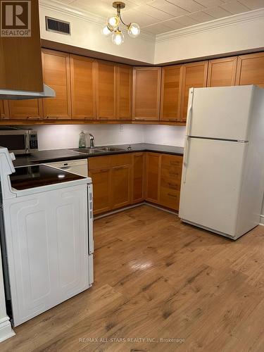 37 - 17 Pembroke Street, Toronto, ON - Indoor Photo Showing Kitchen