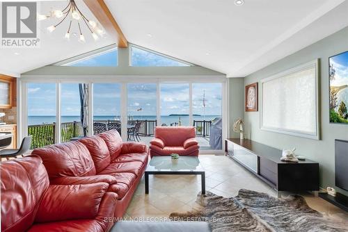 2471 Leonard Street, Innisfil, ON - Indoor Photo Showing Living Room