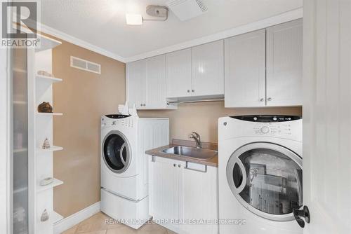 2471 Leonard Street, Innisfil, ON - Indoor Photo Showing Laundry Room