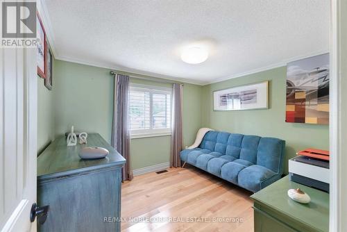 2471 Leonard Street, Innisfil, ON - Indoor Photo Showing Living Room