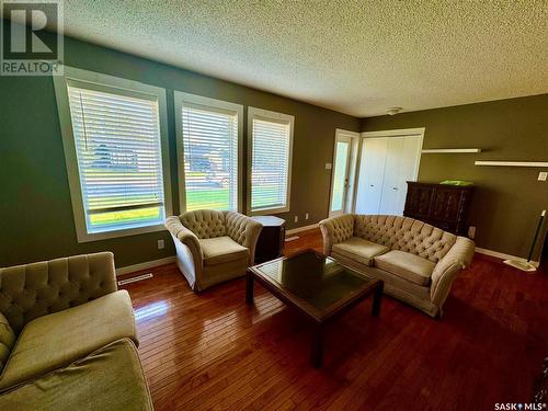 45 Dalewood Crescent, Yorkton, SK - Indoor Photo Showing Living Room