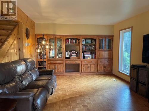 17055 52 Highway, Dawson Creek, BC - Indoor Photo Showing Living Room