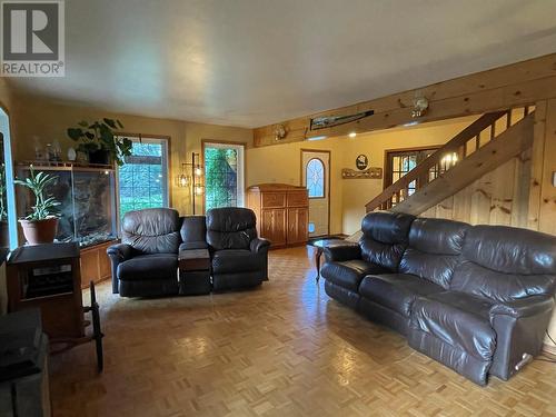 17055 52 Highway, Dawson Creek, BC - Indoor Photo Showing Living Room