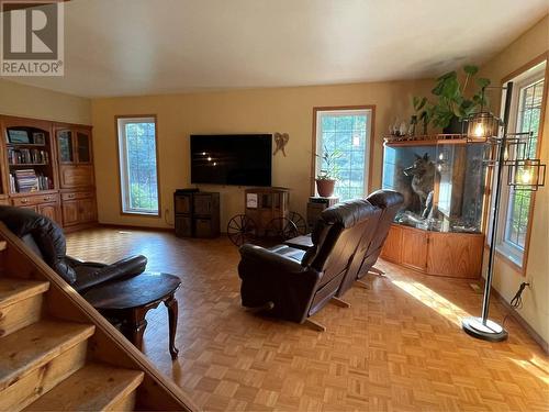 17055 52 Highway, Dawson Creek, BC - Indoor Photo Showing Living Room