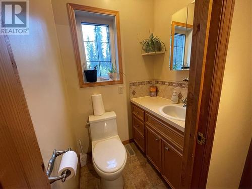 17055 52 Highway, Dawson Creek, BC - Indoor Photo Showing Bathroom