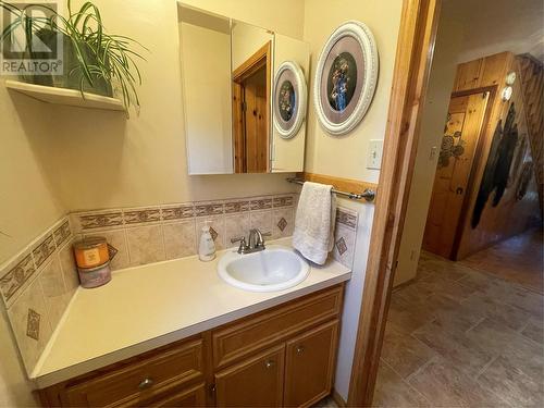 17055 52 Highway, Dawson Creek, BC - Indoor Photo Showing Bathroom