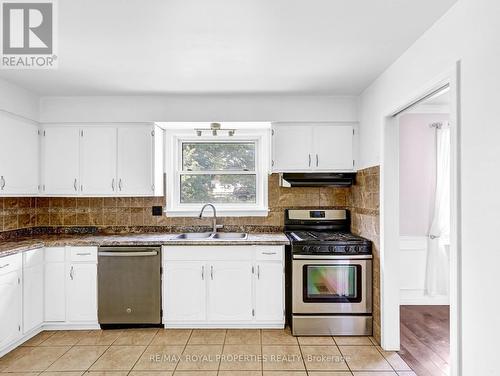 802 Viscount Road, London, ON - Indoor Photo Showing Kitchen With Double Sink