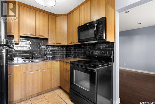 3864 7Th Avenue E, Regina, SK - Indoor Photo Showing Kitchen