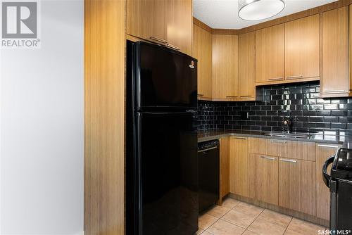 3864 7Th Avenue E, Regina, SK - Indoor Photo Showing Kitchen