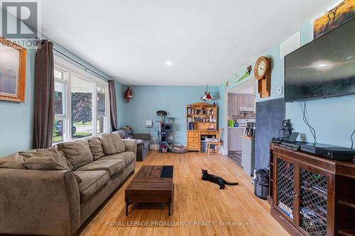 45 Diver Belt Drive, Prince Edward County (Picton), ON - Indoor Photo Showing Living Room