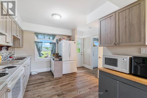 45 Diver Belt Drive, Prince Edward County (Picton), ON - Indoor Photo Showing Kitchen With Double Sink