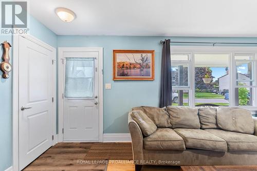 45 Diver Belt Drive, Prince Edward County (Picton), ON - Indoor Photo Showing Living Room