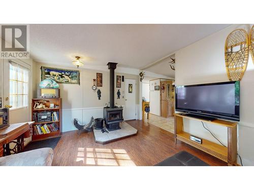 1975/1967 Jim Smith Lake  Road, Cranbrook, BC - Indoor Photo Showing Living Room