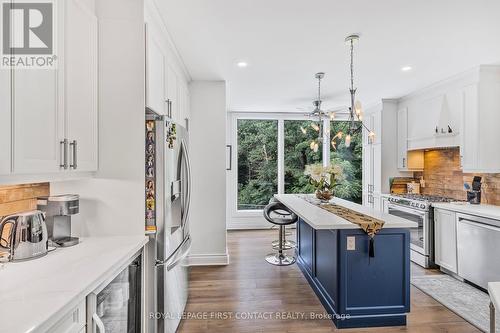 4 Brookdale Drive, Barrie, ON - Indoor Photo Showing Kitchen With Upgraded Kitchen