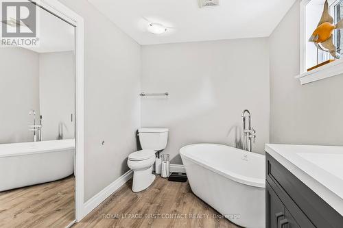 4 Brookdale Drive, Barrie (Sunnidale), ON - Indoor Photo Showing Bathroom