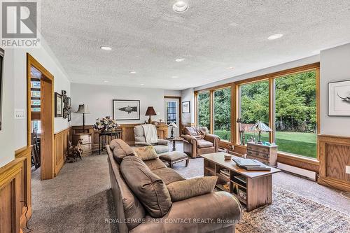 4 Brookdale Drive, Barrie, ON - Indoor Photo Showing Living Room