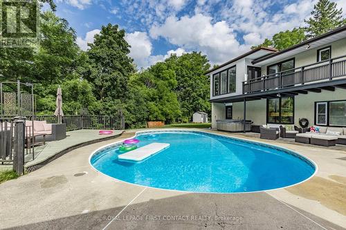 4 Brookdale Drive, Barrie (Sunnidale), ON - Outdoor With In Ground Pool With Backyard