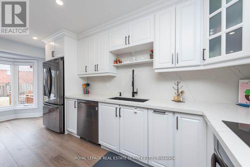 Upper - 2116 Eighth Line, Oakville, ON - Indoor Photo Showing Kitchen With Upgraded Kitchen