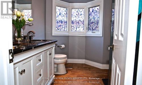 Upper - 2116 Eighth Line, Oakville, ON - Indoor Photo Showing Bathroom