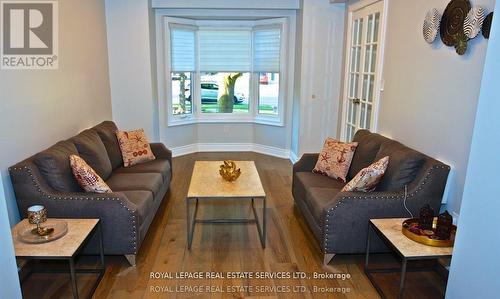 Upper - 2116 Eighth Line, Oakville, ON - Indoor Photo Showing Living Room