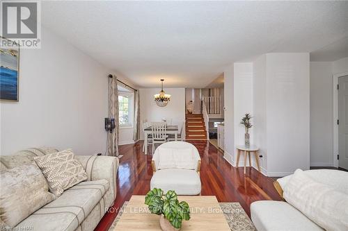 23 Andrea Drive, St. Catharines, ON - Indoor Photo Showing Living Room