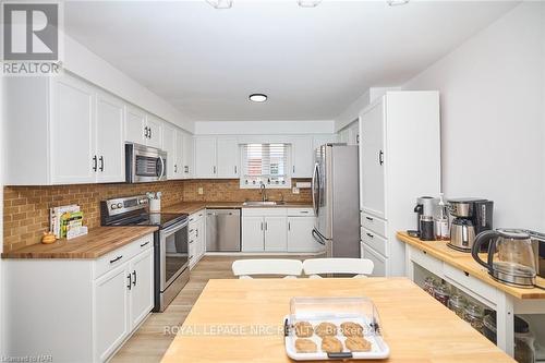 23 Andrea Drive, St. Catharines, ON - Indoor Photo Showing Kitchen