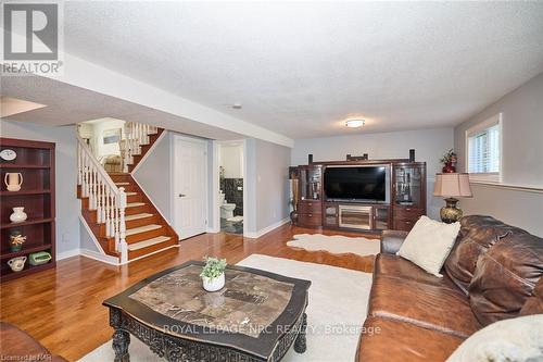 23 Andrea Drive, St. Catharines, ON - Indoor Photo Showing Living Room