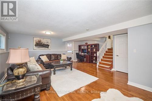 23 Andrea Drive, St. Catharines, ON - Indoor Photo Showing Living Room