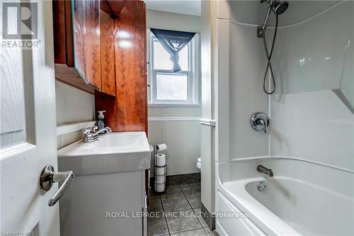 187 Clarke Street, Port Colborne, ON - Indoor Photo Showing Bathroom