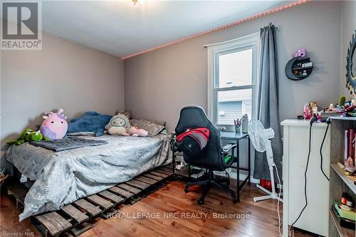 187 Clarke Street, Port Colborne, ON - Indoor Photo Showing Bedroom