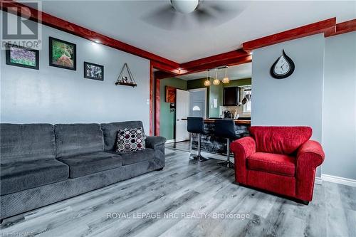 187 Clarke Street, Port Colborne, ON - Indoor Photo Showing Living Room