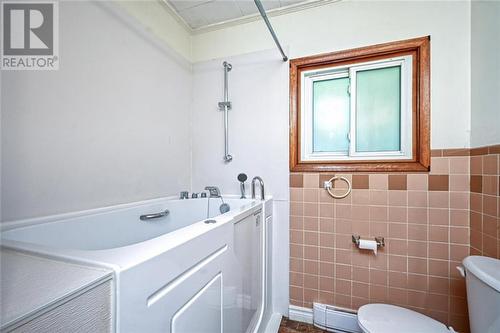 75 Jasper Avenue, Smiths Falls, ON - Indoor Photo Showing Bathroom