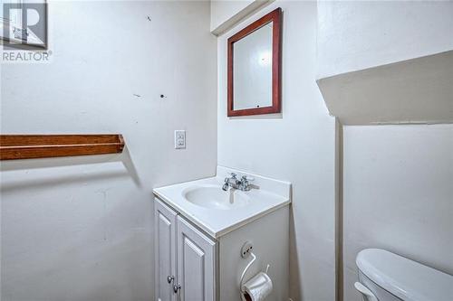 75 Jasper Avenue, Smiths Falls, ON - Indoor Photo Showing Bathroom