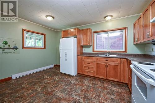 75 Jasper Avenue, Smiths Falls, ON - Indoor Photo Showing Kitchen With Double Sink