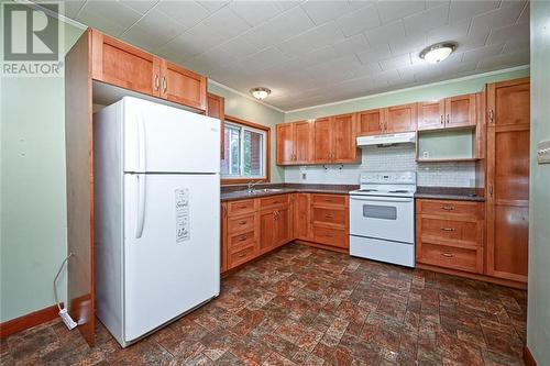 75 Jasper Avenue, Smiths Falls, ON - Indoor Photo Showing Kitchen