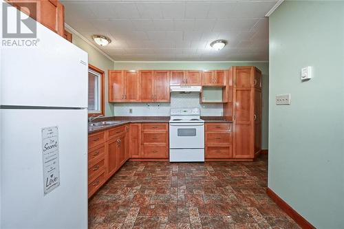 75 Jasper Avenue, Smiths Falls, ON - Indoor Photo Showing Kitchen