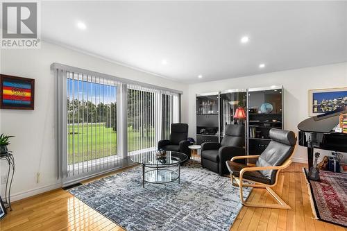 Livingroom - 1138 Thousand Islands Parkway, Mallorytown, ON - Indoor Photo Showing Living Room