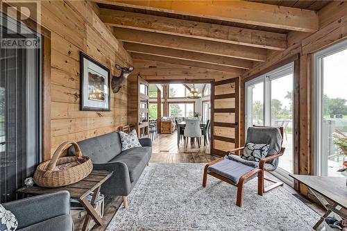 6857 Silmser Road, Cornwall, ON - Indoor Photo Showing Living Room