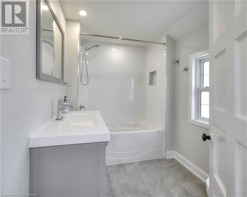 23 James Street, Waterloo, ON - Indoor Photo Showing Bathroom