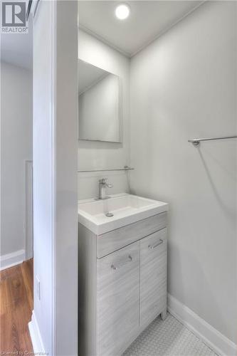 23 James Street, Waterloo, ON - Indoor Photo Showing Bathroom