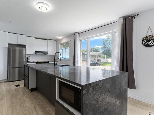 Kitchen - 5320 Rue Laliberté, Saint-Hyacinthe, QC - Indoor Photo Showing Kitchen With Upgraded Kitchen