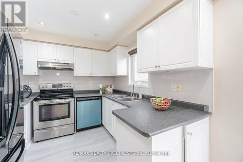 61 Seaside Circle, Brampton (Sandringham-Wellington), ON - Indoor Photo Showing Kitchen With Stainless Steel Kitchen With Double Sink