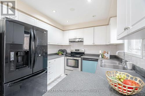 61 Seaside Circle, Brampton (Sandringham-Wellington), ON - Indoor Photo Showing Kitchen With Stainless Steel Kitchen With Double Sink