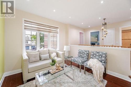 61 Seaside Circle, Brampton (Sandringham-Wellington), ON - Indoor Photo Showing Living Room