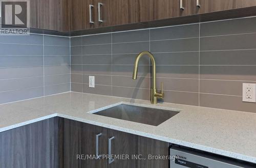 401 - 8010 Derry Road, Milton (Coates), ON - Indoor Photo Showing Kitchen