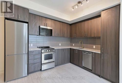 401 - 8010 Derry Road, Milton (Coates), ON - Indoor Photo Showing Kitchen