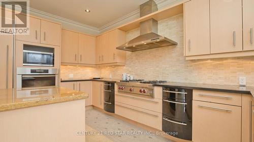 5331 Roanoke Court, Mississauga, ON - Indoor Photo Showing Kitchen With Upgraded Kitchen