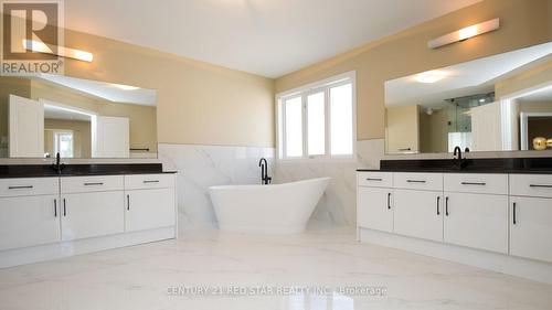 5331 Roanoke Court, Mississauga, ON - Indoor Photo Showing Bathroom