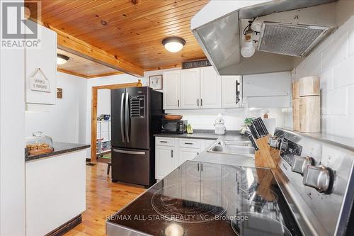 286 Rayners Drive, Georgina, ON - Indoor Photo Showing Kitchen