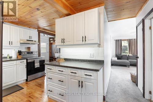 286 Rayners Drive, Georgina, ON - Indoor Photo Showing Kitchen